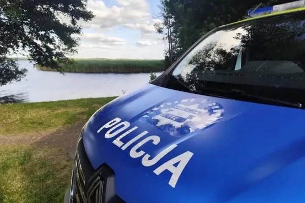 Długi weekend: Policja apeluje o ostrożność na drogach i nad wodą