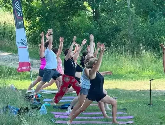 Poranna joga na plaży w Gryfinie – aktywny start dnia