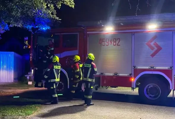 Pożar przy ul. Sienkiewicza w Trzcińsku-Zdroju – interwencja straży pożarnej