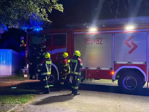 Pożar przy ul. Sienkiewicza w Trzcińsku-Zdroju – interwencja straży pożarnej