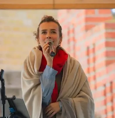 Jesienny koncert przy wieży widokowej w Cedyni mimo ulewy i braku prądu