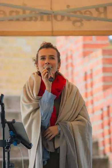 Jesienny koncert przy wieży widokowej w Cedyni mimo ulewy i braku prądu