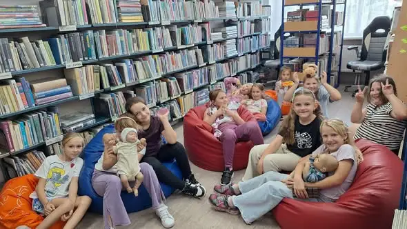 Dzień Kropki w Bibliotece w Widuchowej – kreatywne święto dziecięcej wyobraźni