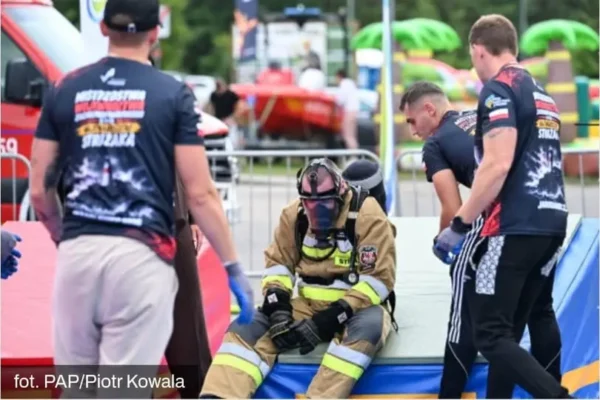 Druh Jakub Dziewiątka z OSP Cedynia na zawodach Najtwardszego Strażaka