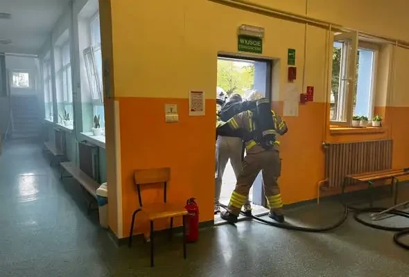 Ćwiczenia ewakuacyjne w Szkole Podstawowej w Swobnicy z udziałem OSP Dłusko Gryfińskie