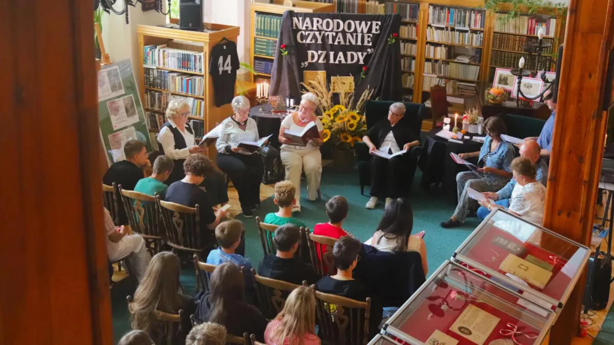 Narodowe Czytanie „Dziadów” w Chojnie – biblioteka włączyła się w ogólnopolską akcję
