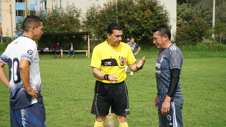 Iskra Banie zremisowała z GKS Kołbacz 2:2. Kibice krytykują sędziowanie