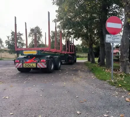Zakaz wjazdu na plac św. Floriana w Baniach – chodzi o bezpieczeństwo i sprawność OSP