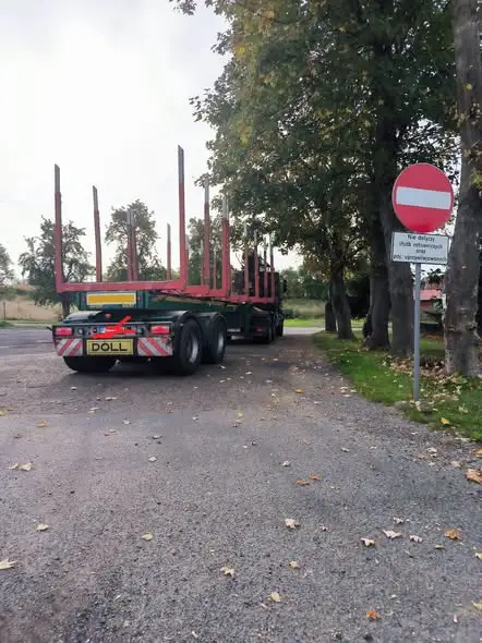 Zakaz wjazdu na plac św. Floriana w Baniach – chodzi o bezpieczeństwo i sprawność OSP
