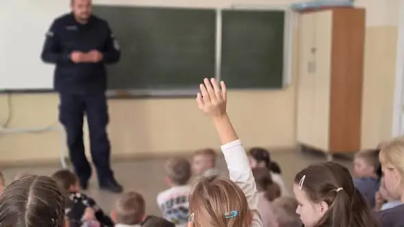 Gryfińscy policjanci w szkołach: Tydzień Przeciwdziałania Przemocy Rówieśniczej