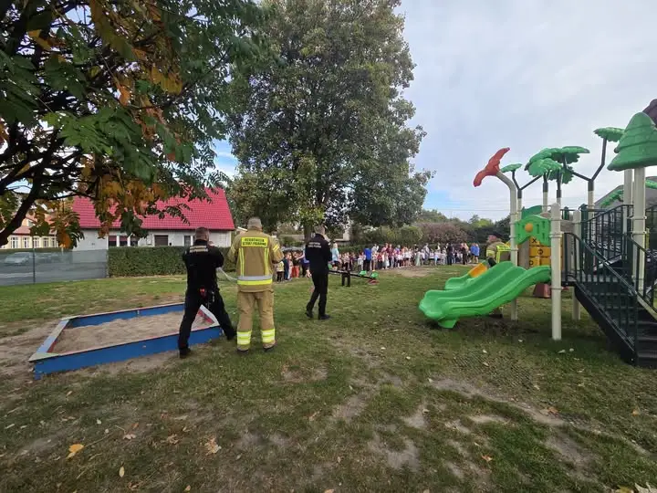 Ewakuacja w Przedszkolu w Baniach: 125 osób w 3 minuty