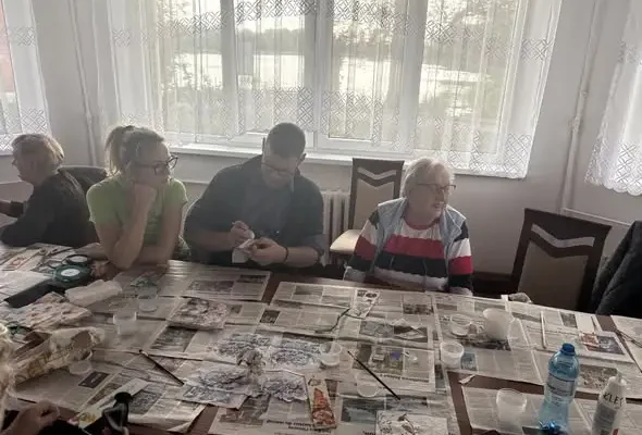 Polsko-niemieckie warsztaty decoupage w Domu Opieki