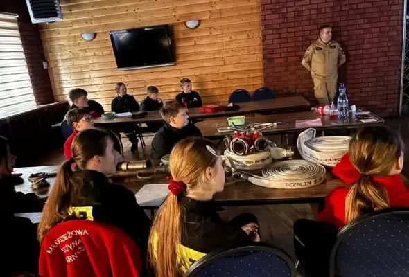 Młodzieżowa Drużyna Pożarnicza z Gryfina uczyła się obsługi gaśnic