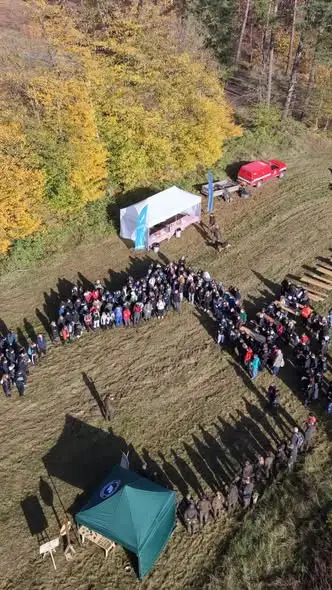 Jesienne sadzenie drzew w Nadleśnictwie Chojna – młodzi leśnicy w akcji