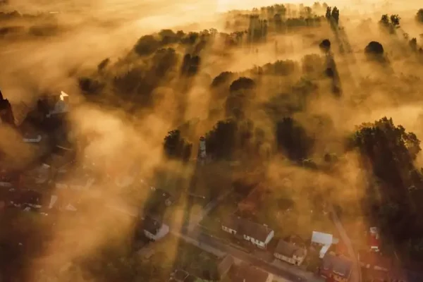 Gęsta mgła nad zachodniopomorskim – ostrzeżenie IMGW do czwartkowego poranka