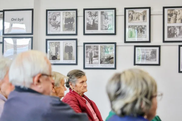 Jelenin: spotkanie o powojennych losach mieszkańców i wielokulturowej historii wsi