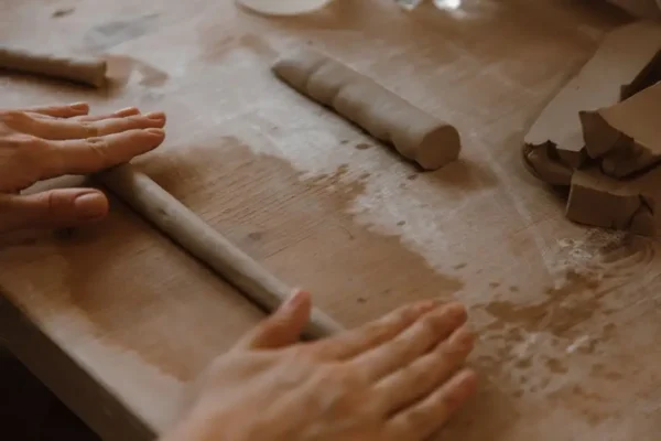 Warsztaty ceramiczne w Chojnie – lepienie z gliny i szkliwienie dla dzieci i dorosłych